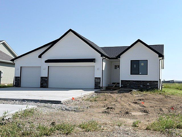 1st image of 928 Lavender Ln