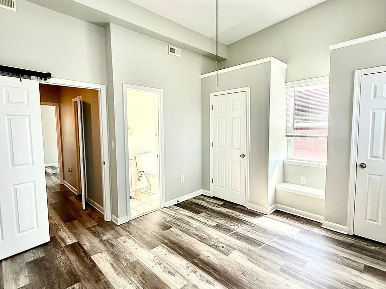 715 Somerset Pl NW — Photo 23