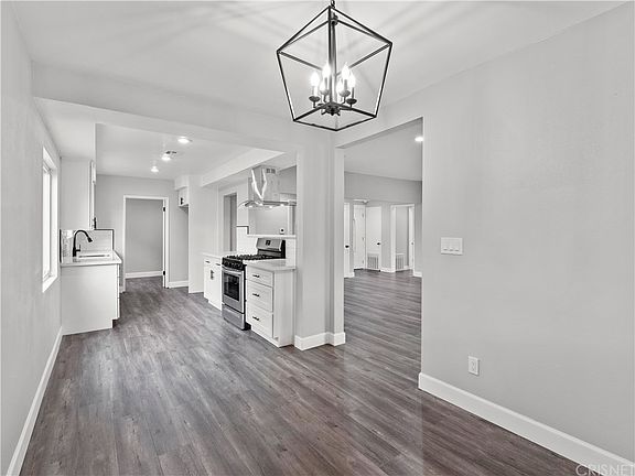 4th image of 12052 Rossiter Ave