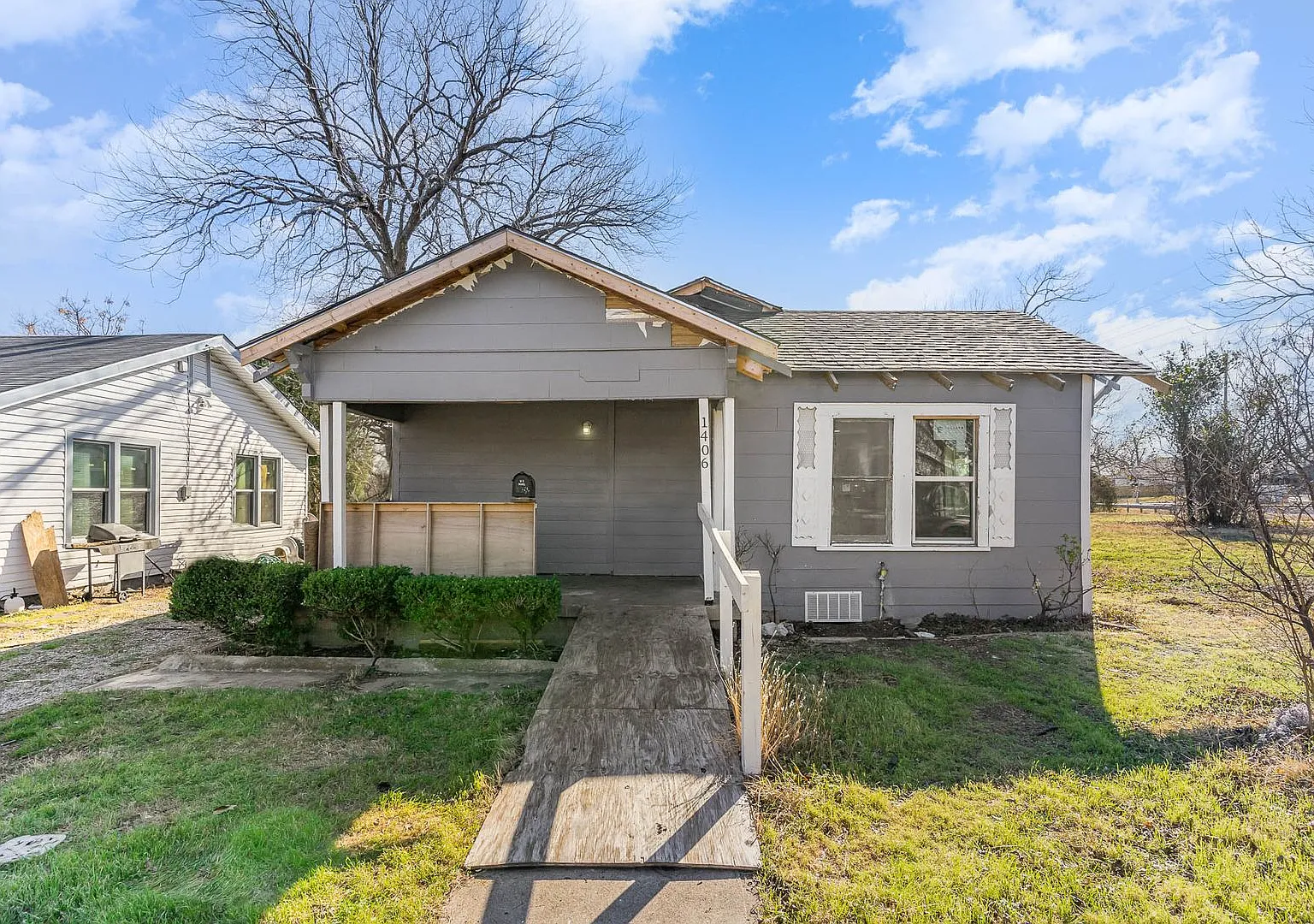 Spacious 4-Bedroom Home in Prime Dallas Location Near Transit, Schools & Downtown Access — Photo 1