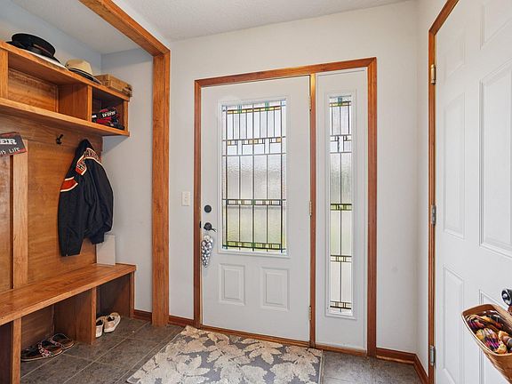 4th image of 82 Coach Light Dr