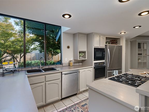 5th image of 627 N Waugh Road