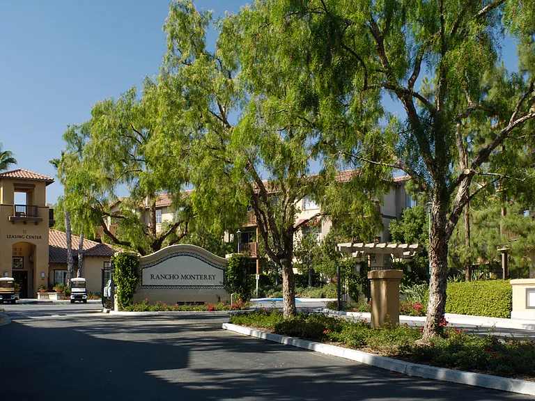 Rancho Monterey Apartment Homes — Photo 15