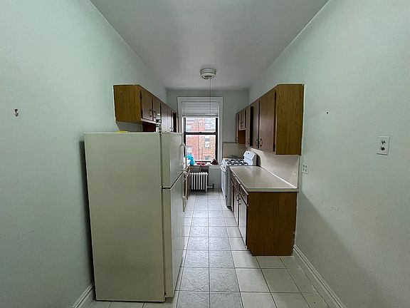 3rd image of 41-30 46th St #3Z