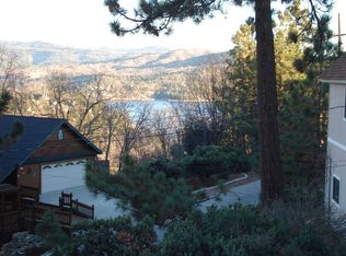 1076 Nadelhorn Dr, Lake Arrowhead, CA 92352