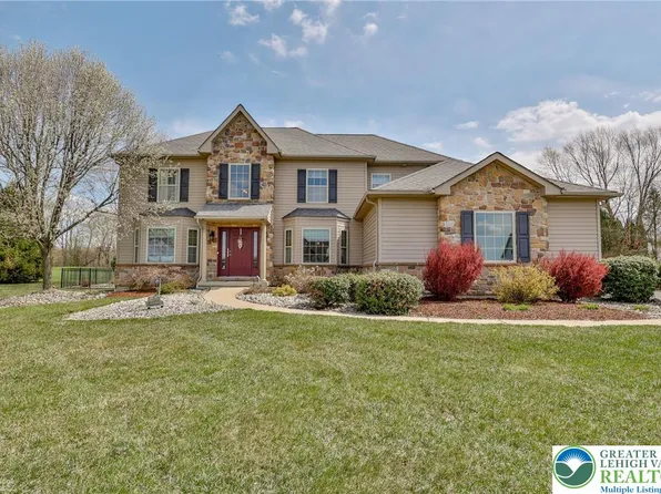 141 Chase Hollow Dr, Nazareth, PA 18064