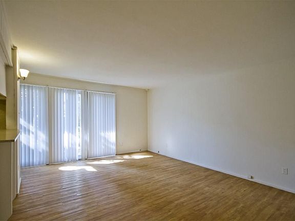2nd image of 1000 Heights Blvd APT 26