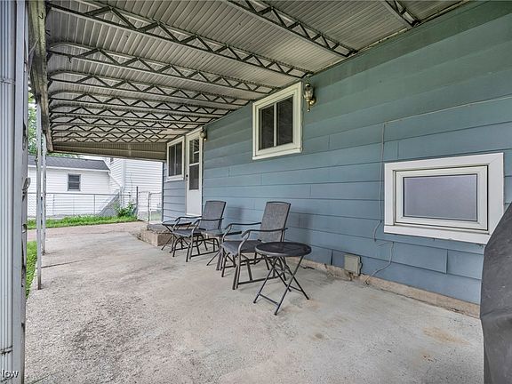 4th image of 910 West Dr