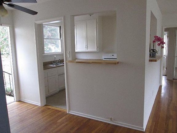3rd image of 1425 Ocean Park Blvd