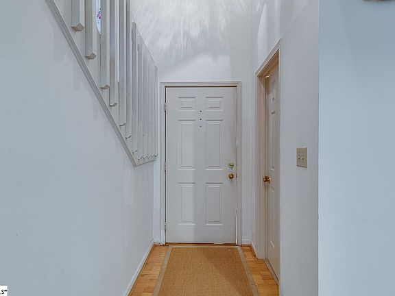 5th image of 16 Forest Lake Dr
