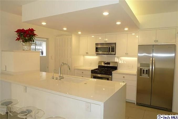 1st image of 531 N Rossmore Ave APT 102