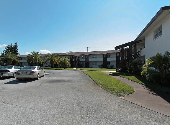 3rd image of 245 Center Rd Unit 211