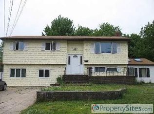 89 Peterson St, Brentwood, NY 11717