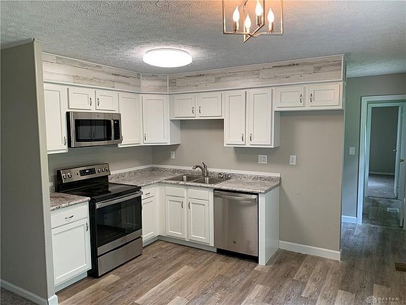 4th image of 516 Alvin Ct
