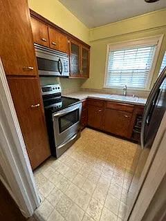 2642 Landor Ave #4F — Photo 5