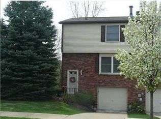 213 Parkridge Ln, Coraopolis, PA 15108