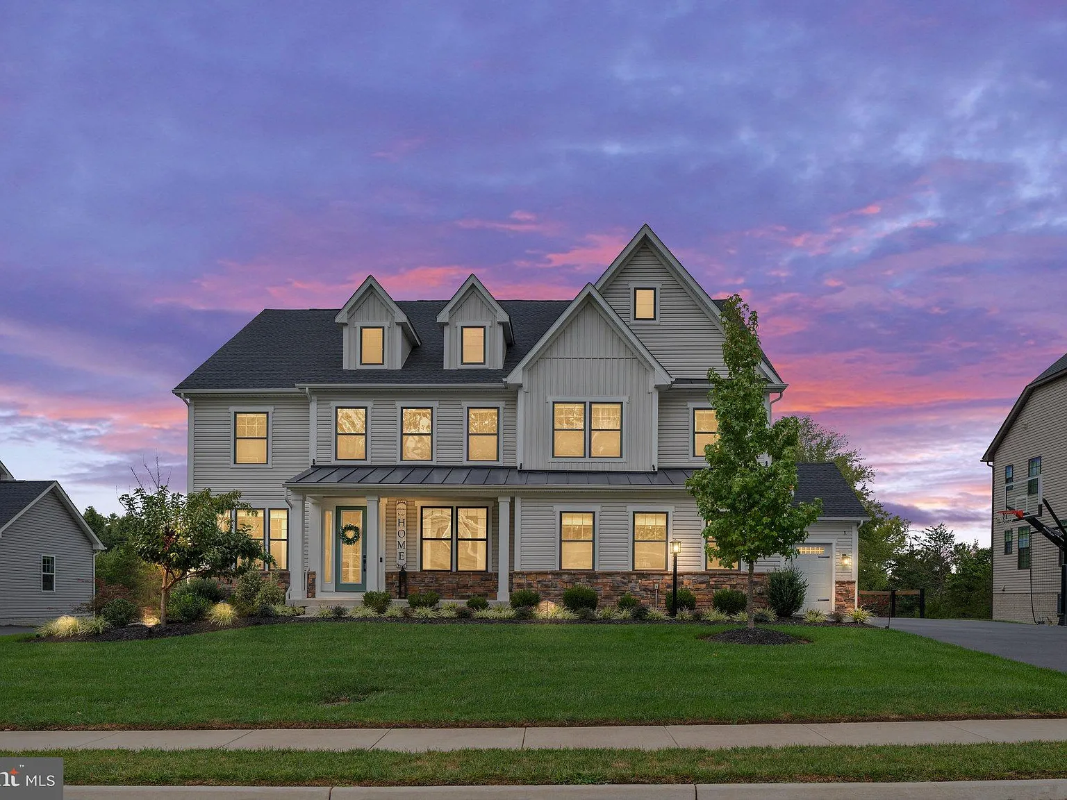 5 bed, 4.5 bath, 5563 sqft, $6,600 — Photo 1
