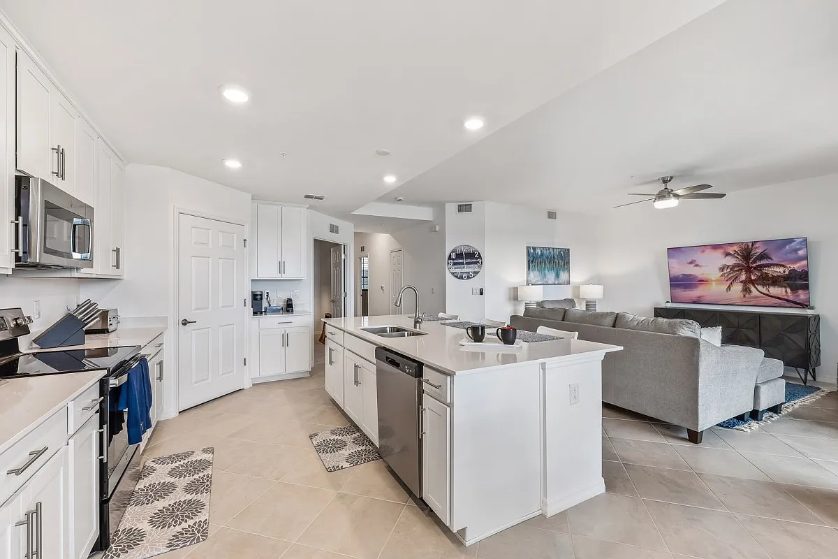2 bed, 1366 sqft, $2,800 — Photo 2