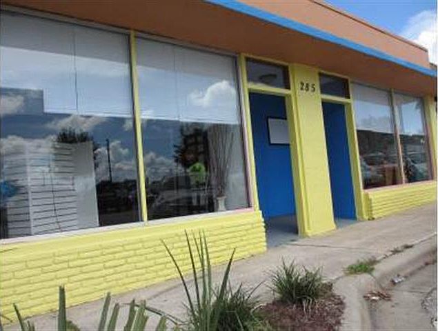 1st image of 285 E Interlake Blvd