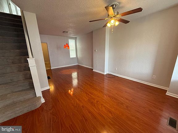 3rd image of 218 E Dorset St