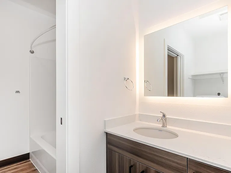 Lakeview Apartments — Photo 18