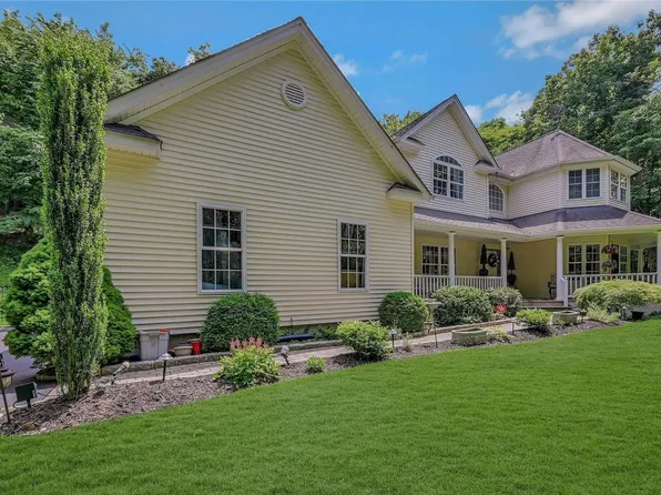 22 Saints Orchard Road, Port Jefferson, NY 11777