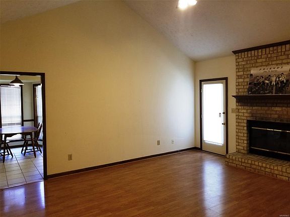 5th image of 7104 Bentley Ct