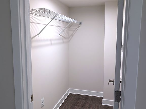 2nd image of 723 Kalmar Ln