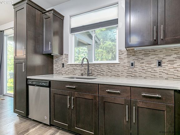 4th image of 6600 NE 68th Ave