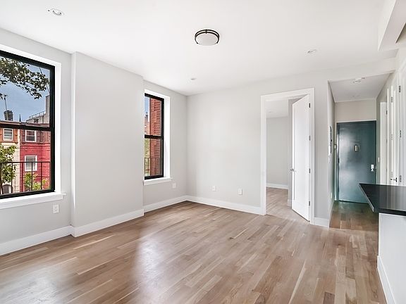 3rd image of 359 Bainbridge St APT 1