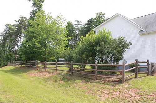 3rd image of 136 Farmdale Dr