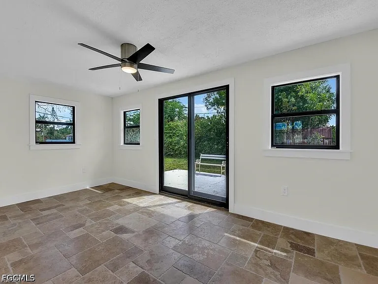 2224 Aldridge Ave — Photo 10