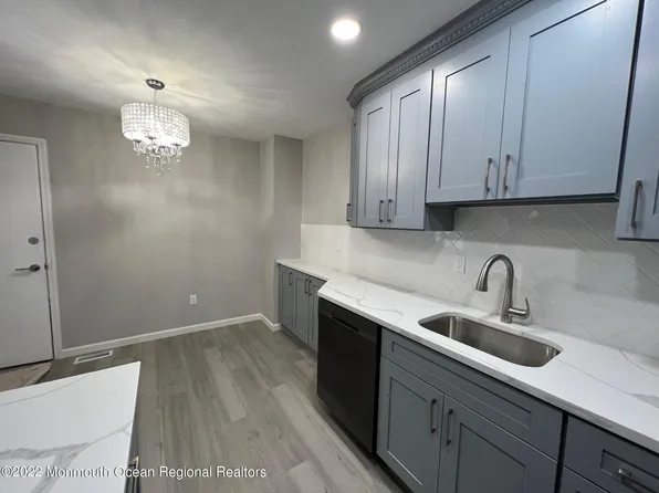 232 Longwood Dr #23-2, Englishtown, NJ 07726
