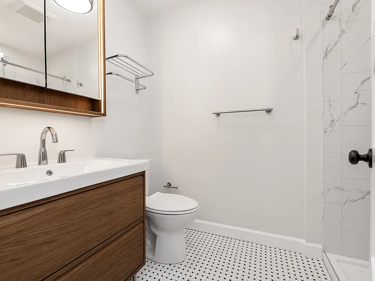 649 W McMicken Ave #6 — Photo 2