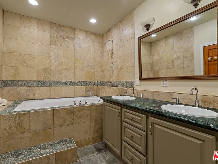 20912 Fontaine Rd — Photo 35