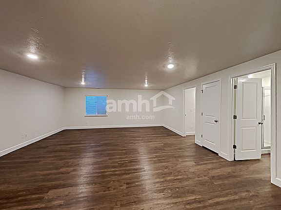 5th image of 3007 E North Village Dr