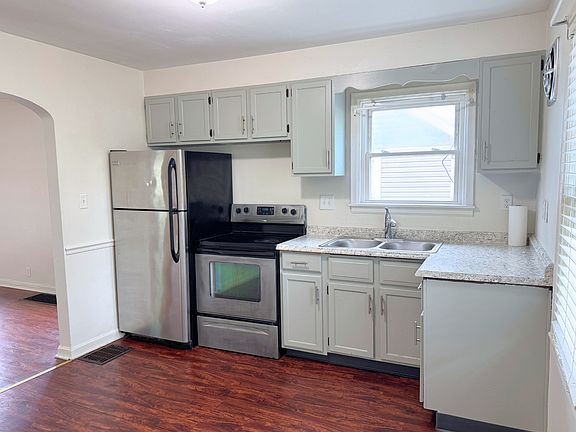 3rd image of 728 Coralie St