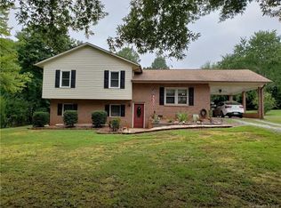 3405 Country Acres Dr, Maiden, NC 28650