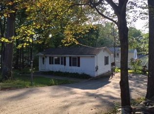 8 Roslyn Rd, Douglas, MA 01516