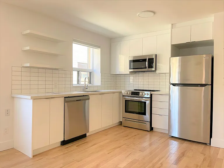 2901 Saint Clair Ave E — Photo 2