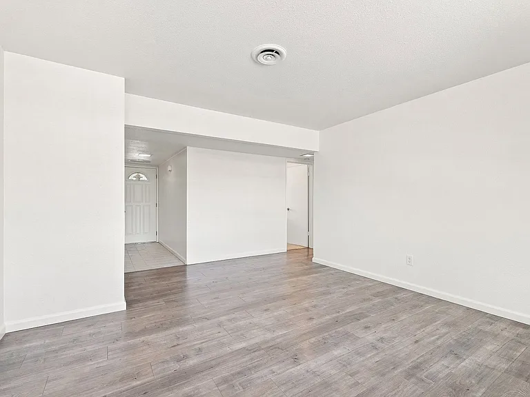 6285 Edgewood Way — Photo 3