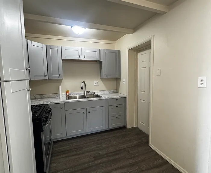376 W Columbia St — Photo 12