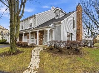 1345 Queensgreen Cir, Naperville, IL 60563