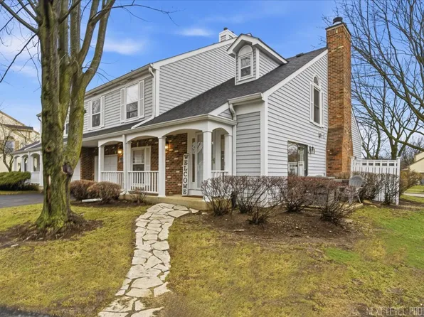 1345 Queensgreen Cir, Naperville, IL 60563