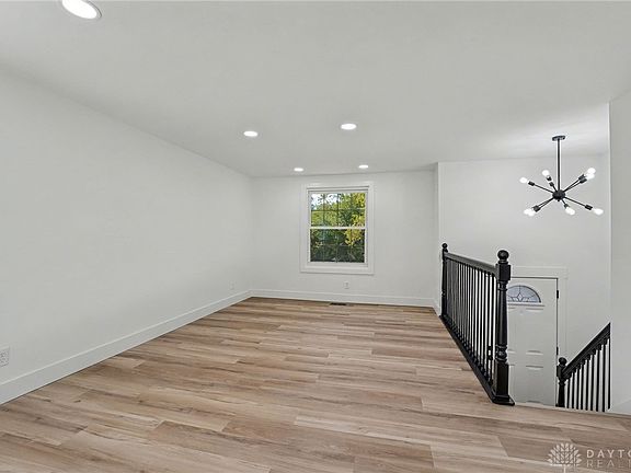 5th image of 628 Jamestown Dr