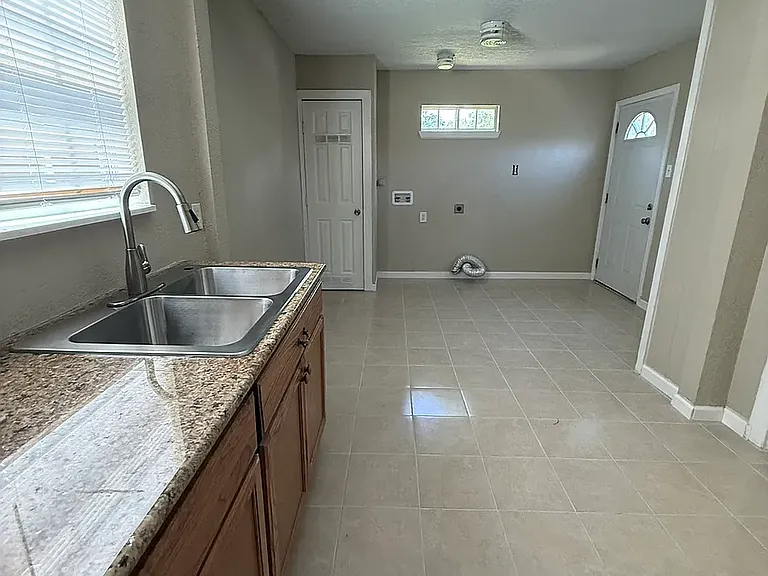 1319 W Theo Ave — Photo 3