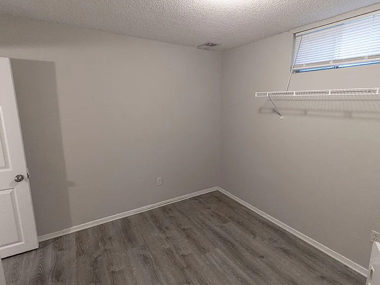 215 Wheaton Ct — Photo 30