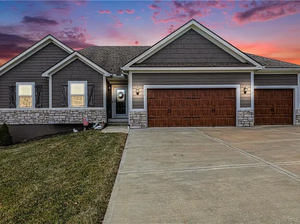 205 E Woodland Ave, Lone Jack, MO 64070