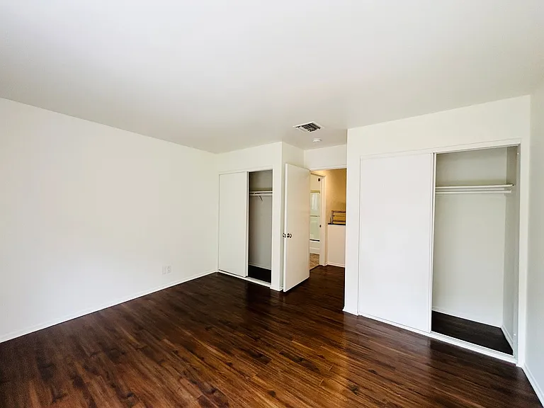 2339 Hyperion Apartments — Photo 7