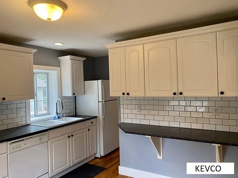 601 E Myrtle St — Photo 5